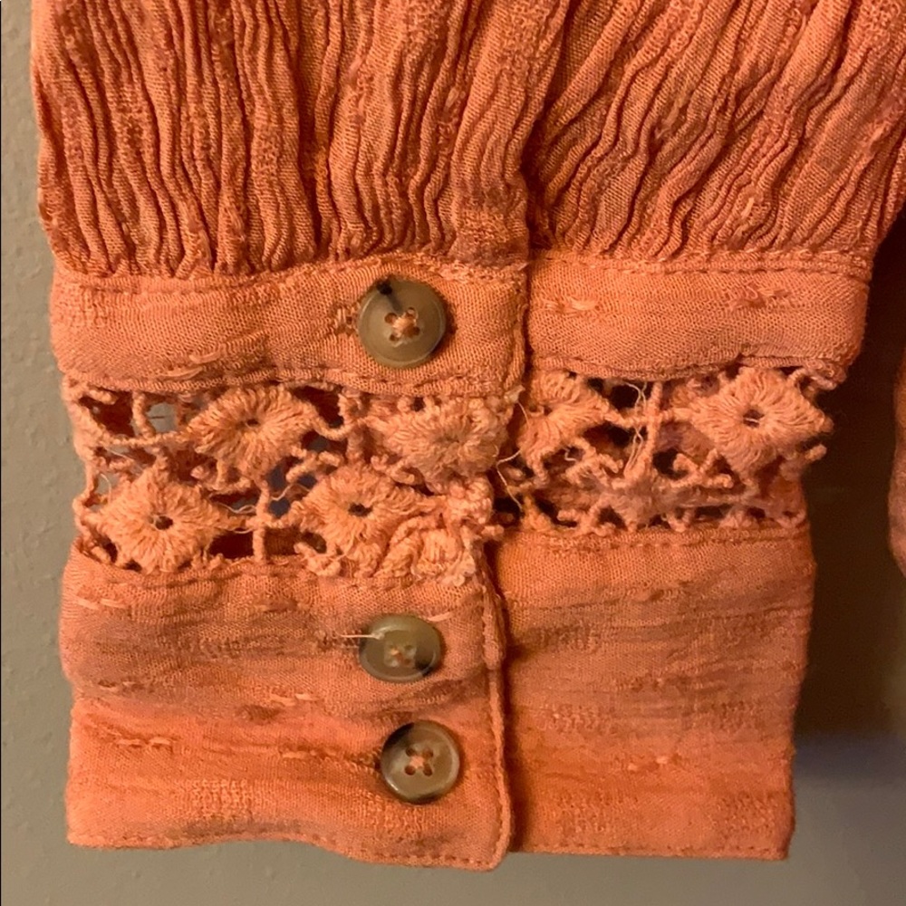 Free people blouse w/intricate lace cutout detail - Picture 5 of 5